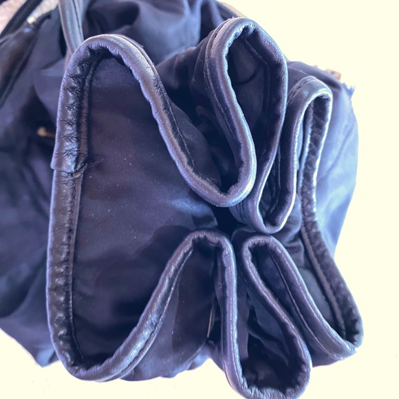 Andrew Marc of NY bucket style shoulder backpack type bag. Leather bottom. - Picture 4 of 10